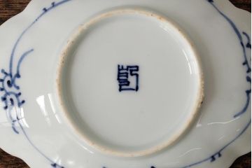 アンティーク雑貨　古民具・骨董　江戸期　古伊万里　山水図染付変形皿3枚セット(和食器)(R-042472)