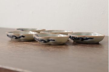 アンティーク雑貨　江戸期　古伊万里　染付花文小皿5枚セット(変形皿、和食器)(R-042474)
