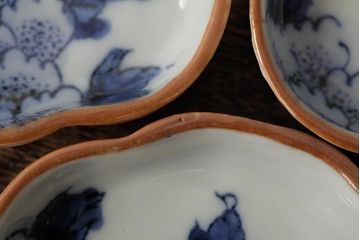 アンティーク雑貨　江戸期　古伊万里　染付花文小皿5枚セット(変形皿、和食器)(R-042474)