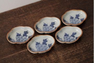 アンティーク雑貨　江戸期　古伊万里　染付花文小皿5枚セット(変形皿、和食器)(R-042475)