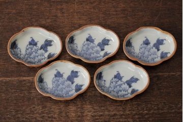 アンティーク雑貨　江戸期　古伊万里　染付花文小皿5枚セット(変形皿、和食器)(R-042475)