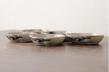 アンティーク雑貨　江戸期　古伊万里　染付花文小皿5枚セット(変形皿、和食器)(R-042476)