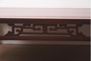 アンティーク家具　昭和初期　花梨材　透かし入り　アジアン風のデザインが魅力の座卓(ローテーブル、カリン材)(R-042480)