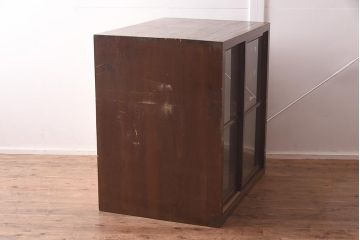 アンティーク家具　レトロな雰囲気漂うシンプルなガラス戸棚(収納棚、キャビネット)(R-042481)