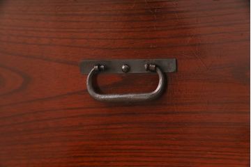 アンティーク家具　明治期　前ケヤキ材・供縁　漆塗り　上手物!鶴と亀の丸金具が目を引く米沢箪笥(重ね箪笥、衣装箪笥、引き出し)(R-042485)