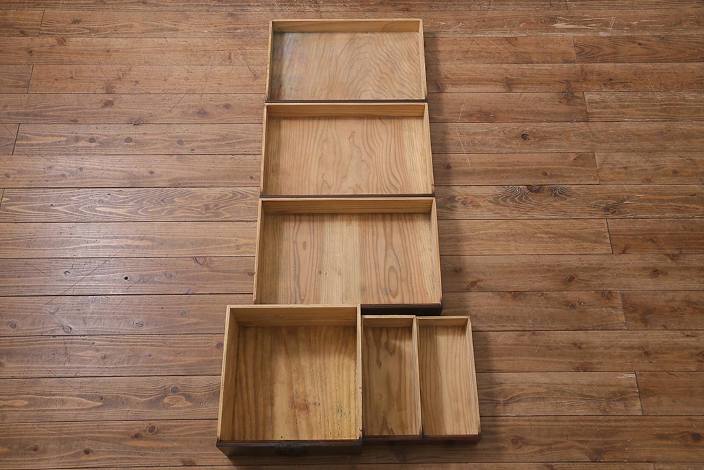 アンティーク家具　古民具・骨董　江戸明治期　片開き戸付き!木の質感が味わい深い小タンス(引き出し、時代箪笥、整理タンス)(R-042486)