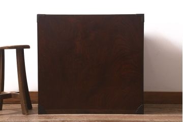 アンティーク家具　上手物!　総ケヤキ材・前面玉杢　新潟県見附市産　造りの良い上品な金具が目を引く見附箪笥(帳場箪笥、和タンス)(R-042491)