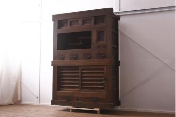 【簡易リペア限定品】アンティーク建具　和製アンティーク　飾り棚付き!　四尺水屋箪笥(4尺、和タンス)(R-042492)