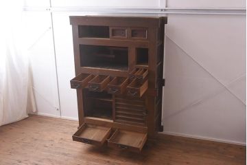 【簡易リペア限定品】アンティーク建具　和製アンティーク　飾り棚付き!　四尺水屋箪笥(4尺、和タンス)(R-042492)