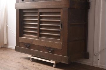 【簡易リペア限定品】アンティーク建具　和製アンティーク　飾り棚付き!　四尺水屋箪笥(4尺、和タンス)(R-042492)