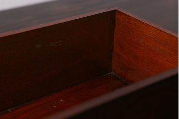 アンティーク雑貨　指物　工芸品　漆塗り・中央朱塗り　本革の留め金具が付いた上品な文箱(小箱、手文庫、手許箱、木箱、漆器)(R-042500)