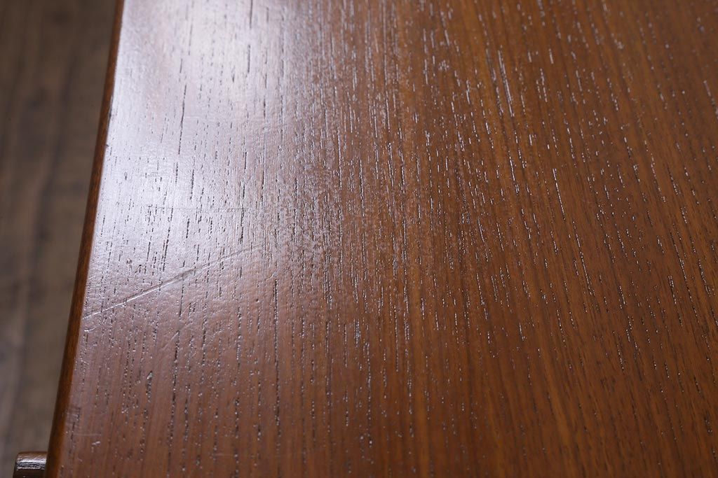 ヴィンテージ家具　北欧ビンテージ　チーク材　Nathan(ネイサン)　スタイリッシュなデザインがお洒落なキャビネット(サイドボード、テレビ台、収納棚、戸棚)(R-042502)