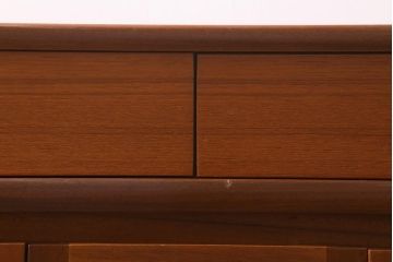 ヴィンテージ家具　北欧ビンテージ　チーク材　Nathan(ネイサン)　スタイリッシュなデザインがお洒落なキャビネット(サイドボード、テレビ台、収納棚、戸棚)(R-042502)