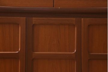 ヴィンテージ家具　北欧ビンテージ　チーク材　Nathan(ネイサン)　スタイリッシュなデザインがお洒落なキャビネット(サイドボード、テレビ台、収納棚、戸棚)(R-042502)