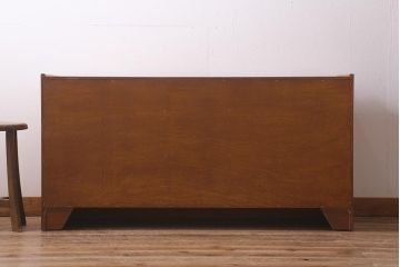 ヴィンテージ家具　北欧ビンテージ　チーク材　Nathan(ネイサン)　スタイリッシュなデザインがお洒落なキャビネット(サイドボード、テレビ台、収納棚、戸棚)(R-042502)