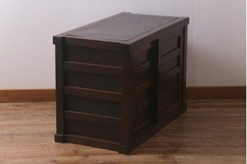 アンティーク家具　明治期　枠総ケヤキ材・板部松材　シンプルでモダンな佇まいが魅力の戸棚(帳場箪笥、収納棚、戸棚)(R-042503)