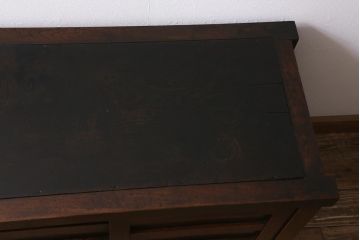 アンティーク家具　明治期　枠総ケヤキ材・板部松材　シンプルでモダンな佇まいが魅力の戸棚(帳場箪笥、収納棚、戸棚)(R-042503)