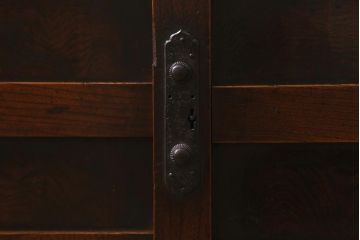 アンティーク家具　明治期　枠総ケヤキ材・板部松材　シンプルでモダンな佇まいが魅力の戸棚(帳場箪笥、収納棚、戸棚)(R-042503)