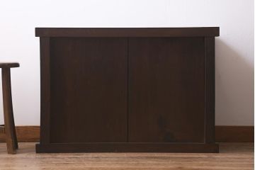 アンティーク家具　明治期　枠総ケヤキ材・板部松材　シンプルでモダンな佇まいが魅力の戸棚(帳場箪笥、収納棚、戸棚)(R-042503)