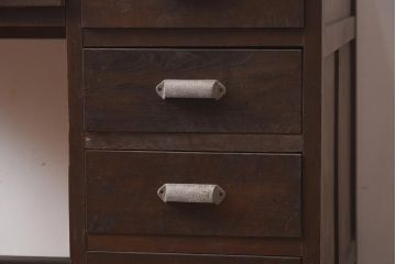 アンティーク家具　栗材　落ち着きのあるレトロスタイルにおすすめな木製の片袖デスク(ワークデスク、机、在宅ワーク、在宅用)(R-042506)