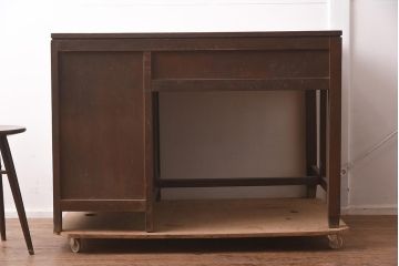 アンティーク家具　栗材　落ち着きのあるレトロスタイルにおすすめな木製の片袖デスク(ワークデスク、机、在宅ワーク、在宅用)(R-042506)