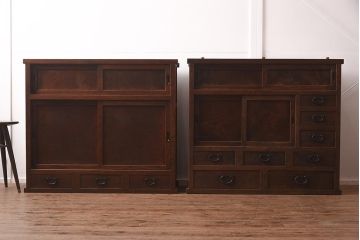 アンティーク家具　前面ケヤキ材　凛とした佇まいが魅力的な重ね戸棚(関東水屋箪笥、キャビネット、収納棚)(R-042508)