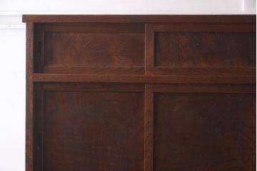 アンティーク家具　前面ケヤキ材　凛とした佇まいが魅力的な重ね戸棚(関東水屋箪笥、キャビネット、収納棚)(R-042508)