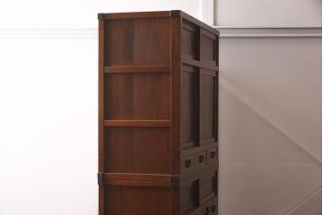 アンティーク家具　前面ケヤキ材　凛とした佇まいが魅力的な重ね戸棚(関東水屋箪笥、キャビネット、収納棚)(R-042508)