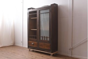アンティーク家具　栓材　透かし入りのノスタルジックな木製ブックケース(戸棚、収納棚、キャビネット)(R-042509)