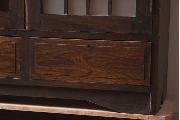 アンティーク家具　栓材　透かし入りのノスタルジックな木製ブックケース(戸棚、収納棚、キャビネット)(R-042509)