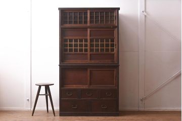 アンティーク家具　引き出し付き　レトロスタイルや和空間にぴったりな重ね戸棚(収納棚、キャビネット)(R-042510)