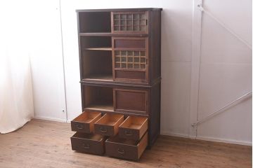 アンティーク家具　引き出し付き　レトロスタイルや和空間にぴったりな重ね戸棚(収納棚、キャビネット)(R-042510)