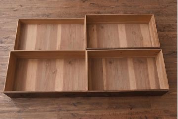 アンティーク家具　黒い縁がアクセントのシンプルな衣装箪笥(チェスト、引き出し)(R-042512)