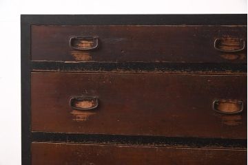アンティーク家具　黒い縁がアクセントのシンプルな衣装箪笥(チェスト、引き出し)(R-042512)