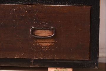 アンティーク家具　黒い縁がアクセントのシンプルな衣装箪笥(チェスト、引き出し)(R-042512)