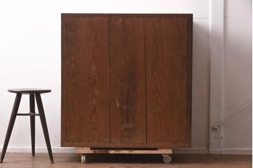 アンティーク家具　黒い縁がアクセントのシンプルな衣装箪笥(チェスト、引き出し)(R-042512)