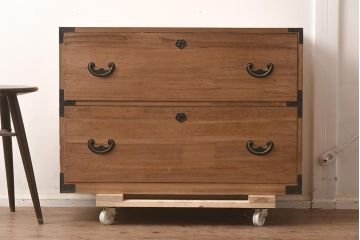 アンティーク家具　和製アンティーク　前面桐材　金具が個性的な箪笥ローボード(引き出し、和タンス、ローチェスト、桐箪笥、桐たんす)(R-042513)