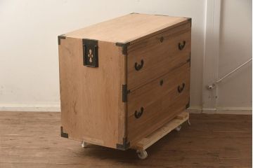 アンティーク家具　和製アンティーク　前面桐材　金具が個性的な箪笥ローボード(引き出し、和タンス、ローチェスト、桐箪笥、桐たんす)(R-042513)