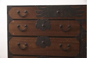 アンティーク家具　明治期　前面桐材　鳳凰と桐紋の金具が目を引く仙台箪笥(時代箪笥、衣装箪笥、和タンス)(R-042515)