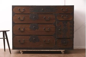 アンティーク家具　明治期　前面桐材　鳳凰と桐紋の金具が目を引く仙台箪笥(時代箪笥、衣装箪笥、和タンス)(R-042515)