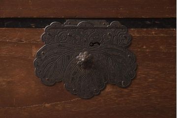 アンティーク家具　明治期　前面桐材　鳳凰と桐紋の金具が目を引く仙台箪笥(時代箪笥、衣装箪笥、和タンス)(R-042515)