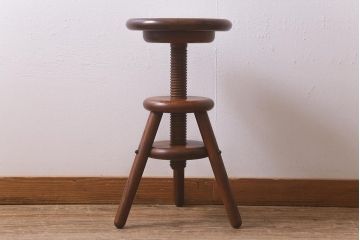 ヴィンテージ家具　総ケヤキ材　上質な造りが魅力のスクリュースツール(木製チェア、丸椅子、回転イス、ビンテージ)(R-042517)