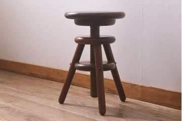 ヴィンテージ家具　総ケヤキ材　上質な造りが魅力のスクリュースツール(木製チェア、丸椅子、回転イス、ビンテージ)(R-042517)