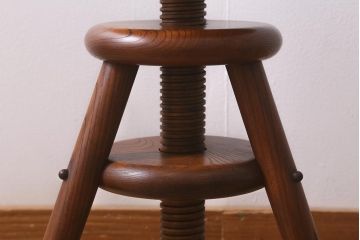 ヴィンテージ家具　総ケヤキ材　上質な造りが魅力のスクリュースツール(木製チェア、丸椅子、回転イス、ビンテージ)(R-042517)