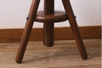 ヴィンテージ家具　総ケヤキ材　上質な造りが魅力のスクリュースツール(木製チェア、丸椅子、回転イス、ビンテージ)(R-042517)