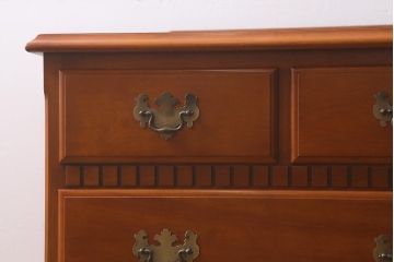 中古　横浜ダニエル(daniel)　アーリーアメリカン　A-104横長整理タンス　エレガントな佇まいが魅力のチェスト(定価約50万円)(引き出し、サイドボード)(R-042520)