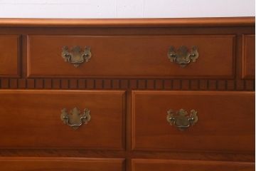 中古　横浜ダニエル(daniel)　アーリーアメリカン　A-104横長整理タンス　エレガントな佇まいが魅力のチェスト(定価約50万円)(引き出し、サイドボード)(R-042520)