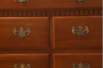 中古　横浜ダニエル(daniel)　アーリーアメリカン　A-104横長整理タンス　エレガントな佇まいが魅力のチェスト(定価約50万円)(引き出し、サイドボード)(R-042520)