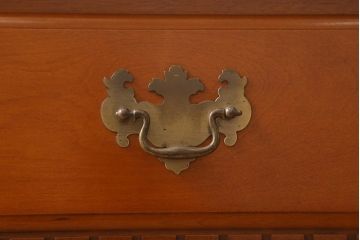 中古　横浜ダニエル(daniel)　アーリーアメリカン　A-104横長整理タンス　エレガントな佇まいが魅力のチェスト(定価約50万円)(引き出し、サイドボード)(R-042520)