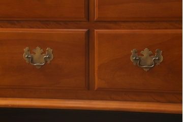 中古　横浜ダニエル(daniel)　アーリーアメリカン　A-104横長整理タンス　エレガントな佇まいが魅力のチェスト(定価約50万円)(引き出し、サイドボード)(R-042520)